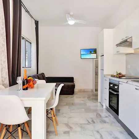 Ocean Rock Apartment, Heated Pool, Wi Fi, Smart Tv דירה *